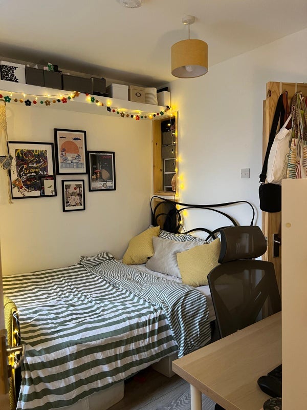 Room Upper Perry Hill in Bristol