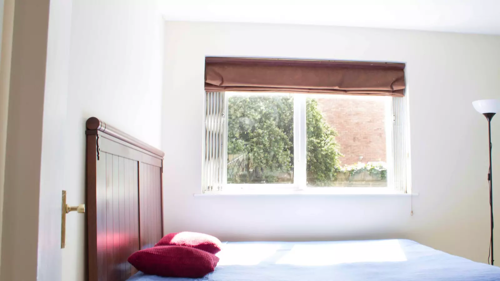 Room Bartle Road in Greater London