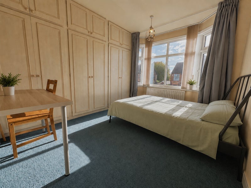 Room Charlbury Road in Nottingham