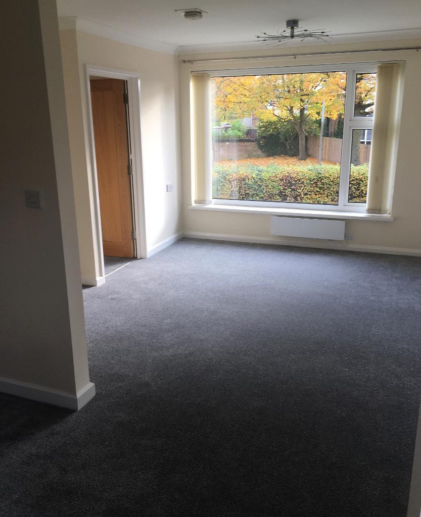 Flat Hillborough Road in Metropolitan Borough of Solihull