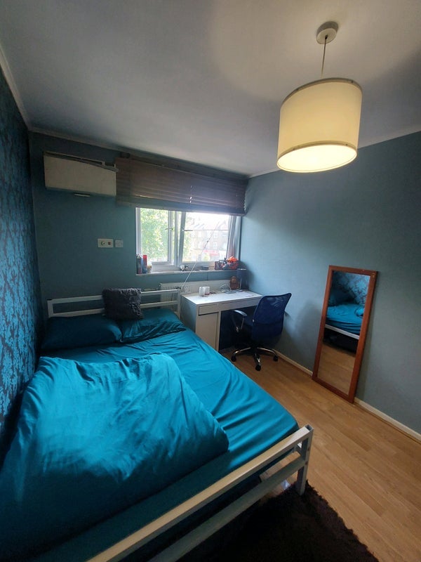 Room Rhodeswell Road in Greater London