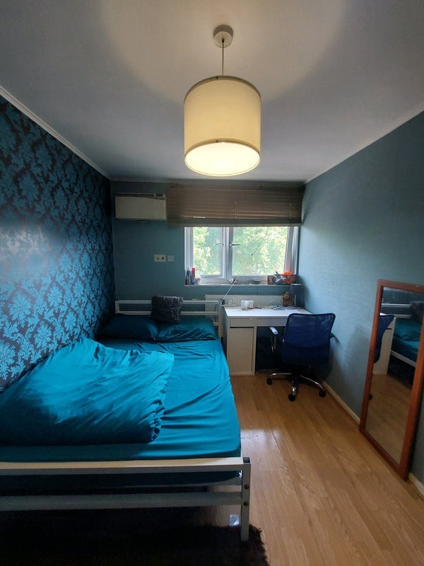 Room Rhodeswell Road in Greater London