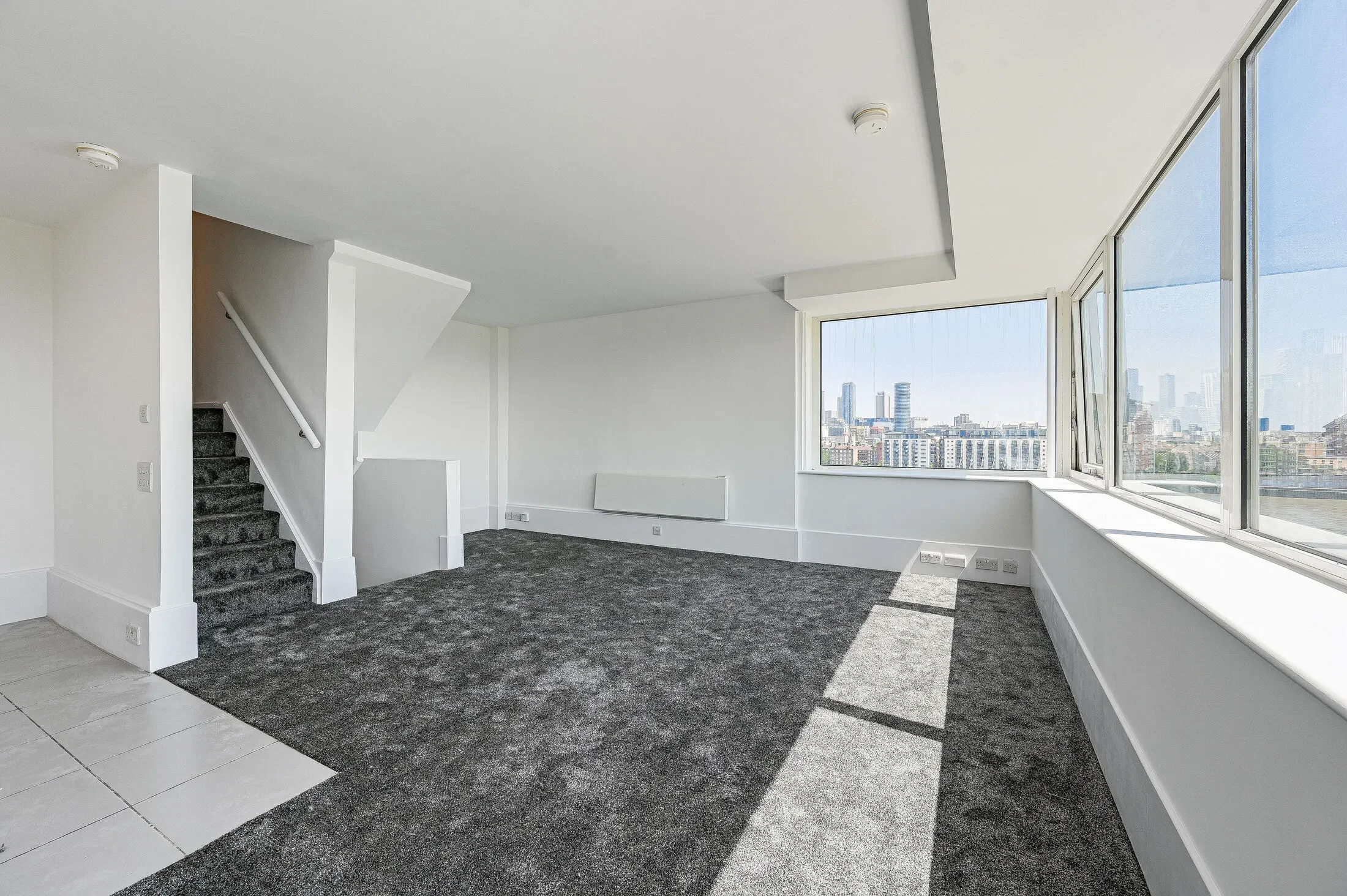 Flat Longshore in Greater London