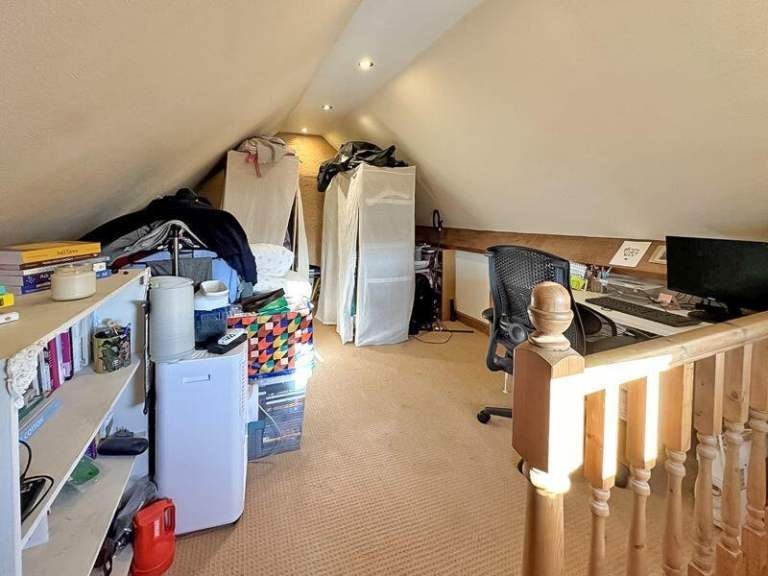House Kirkstall Close in Bloxwich