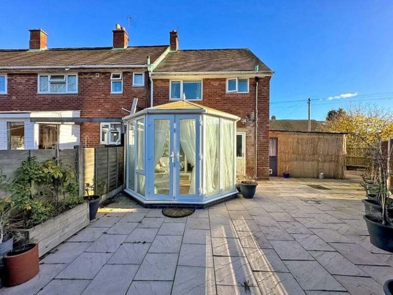 House Kirkstall Close in Bloxwich
