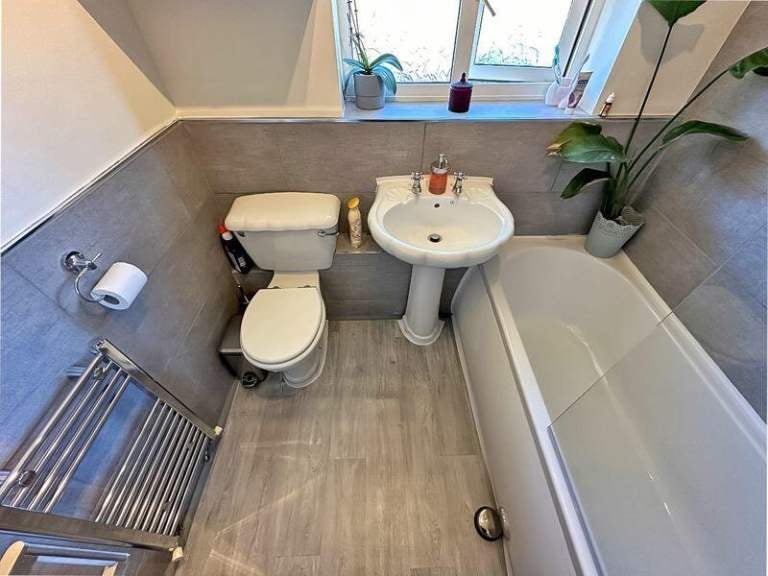 House Kirkstall Close in Bloxwich