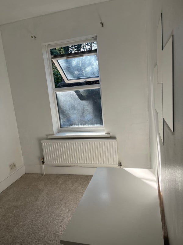 Room Fearon Street in Greater London
