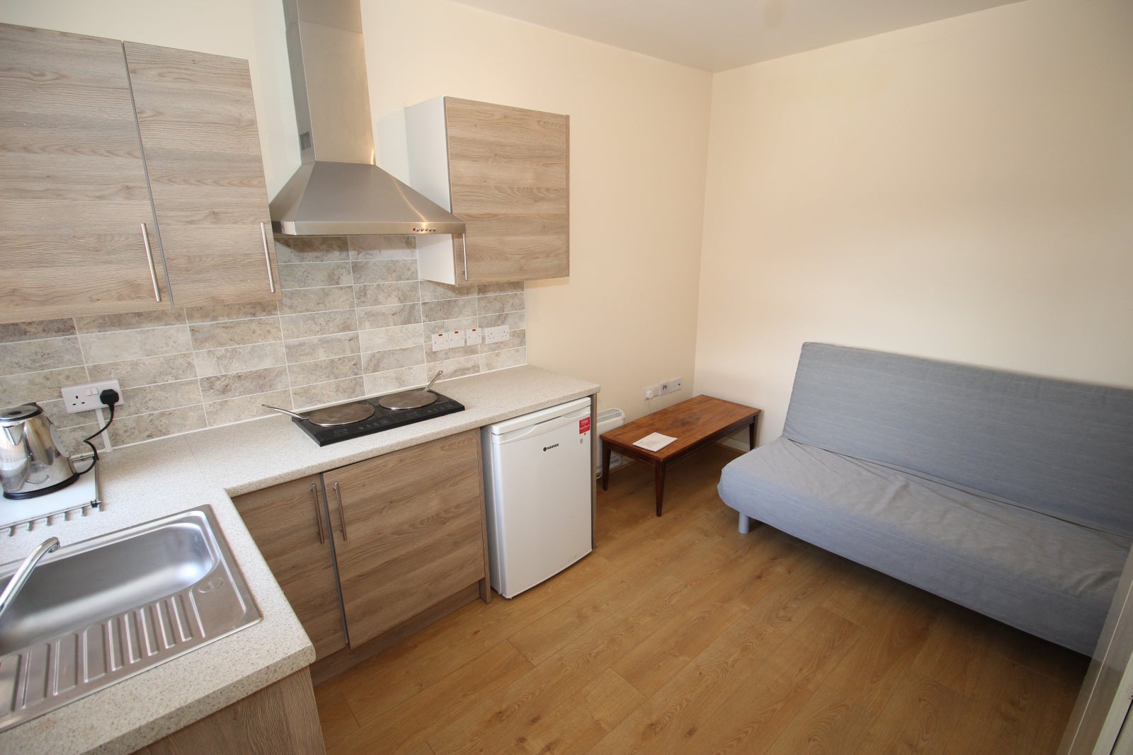 Flat Crawley Road in Luton