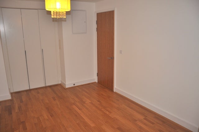 Flat Latymer Gardens in Greater London