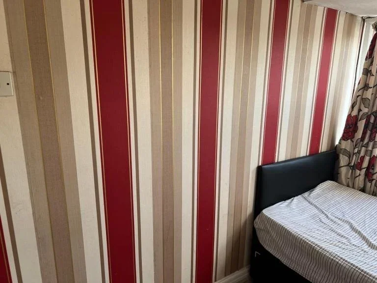 Room Beam Avenue in Greater London
