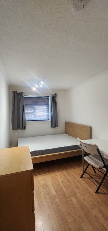 Room St Mungo Avenue in Glasgow