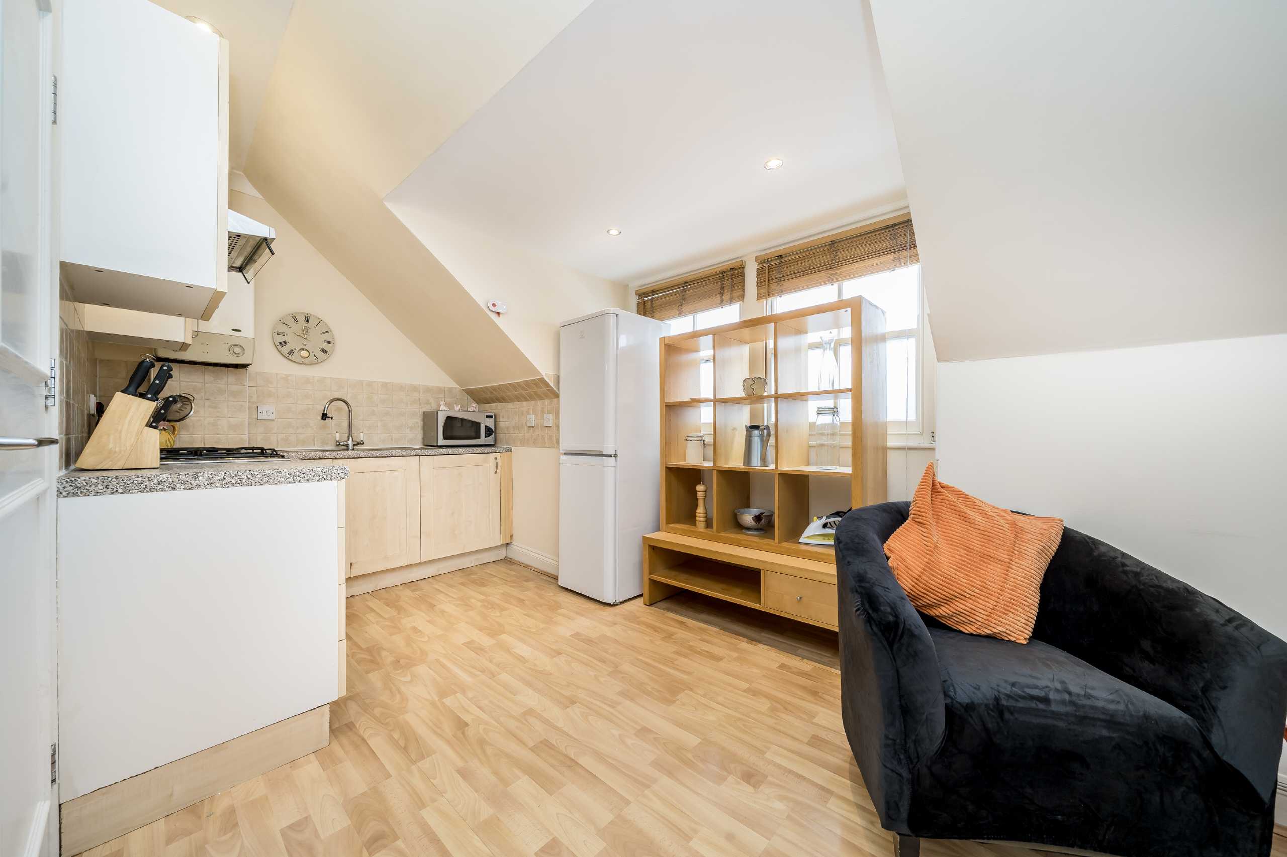 Flat Theobalds Road in Greater London