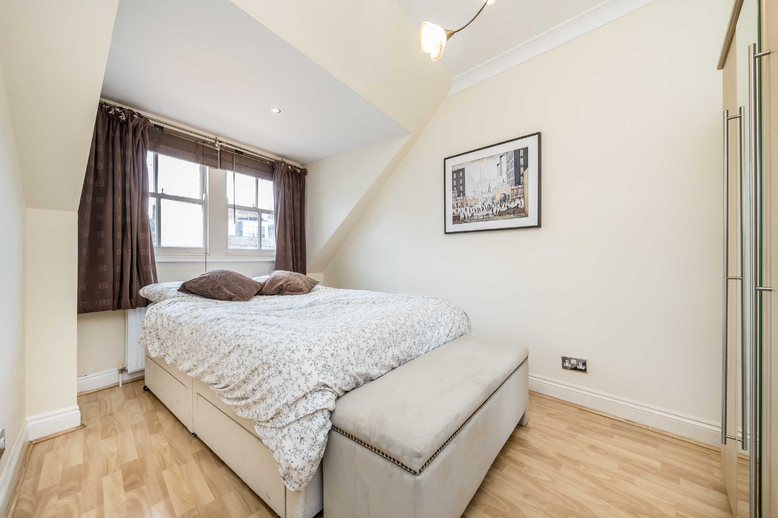 Flat Theobalds Road in Greater London