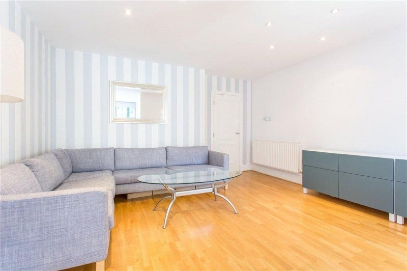 Flat Warwick Road in Greater London