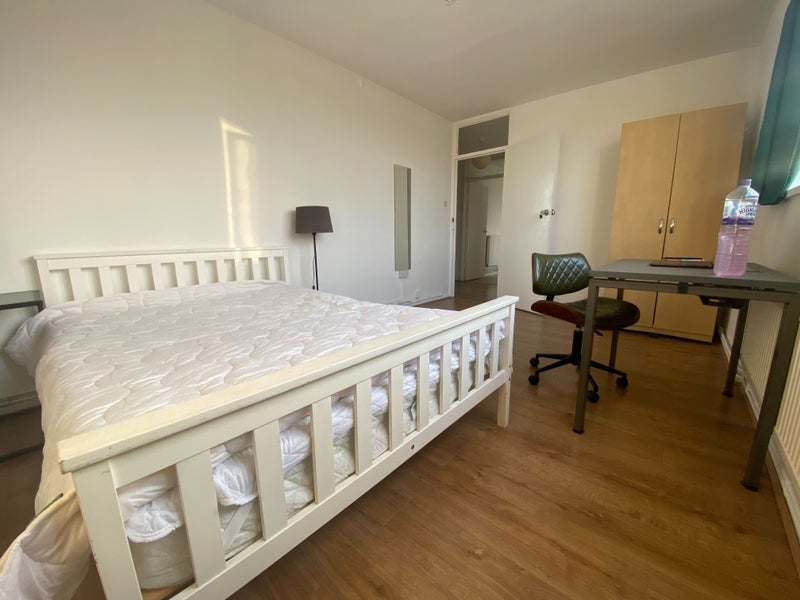 Room Stepney Way in Greater London
