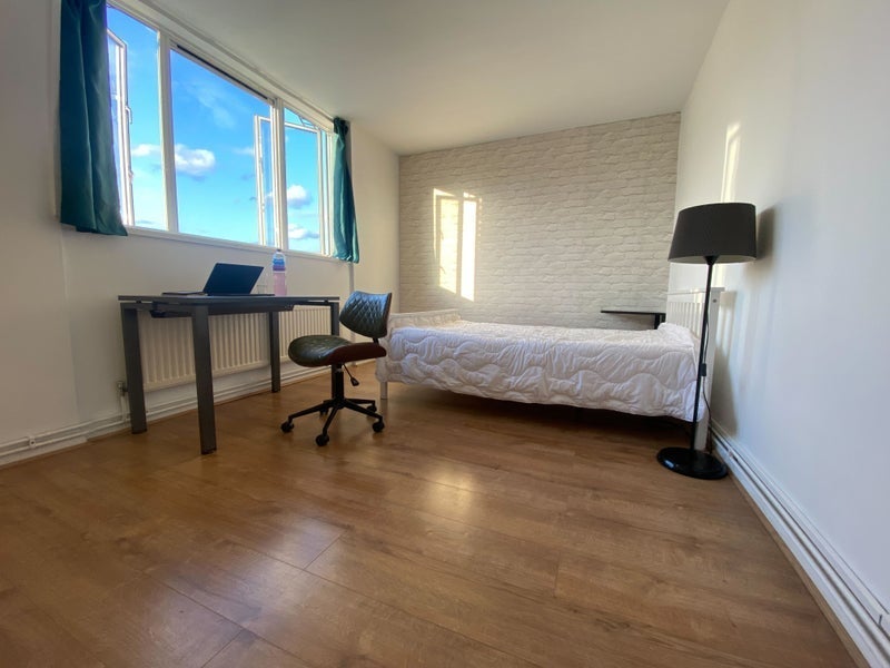 Room Stepney Way in Greater London