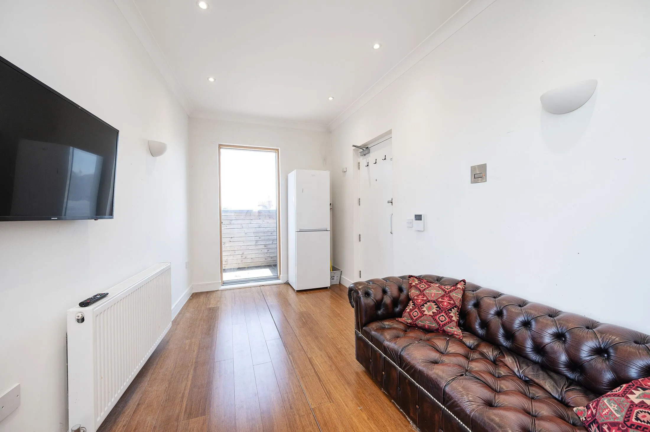 Flat Ashfield Street in Greater London