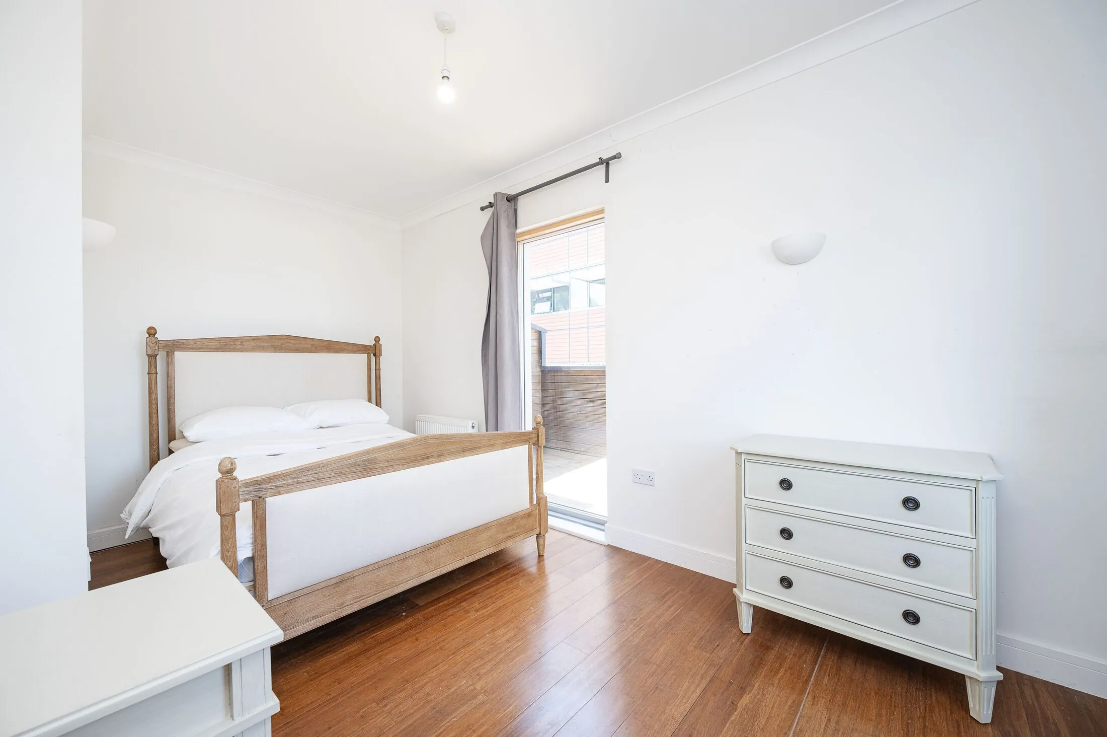 Flat Ashfield Street in Greater London