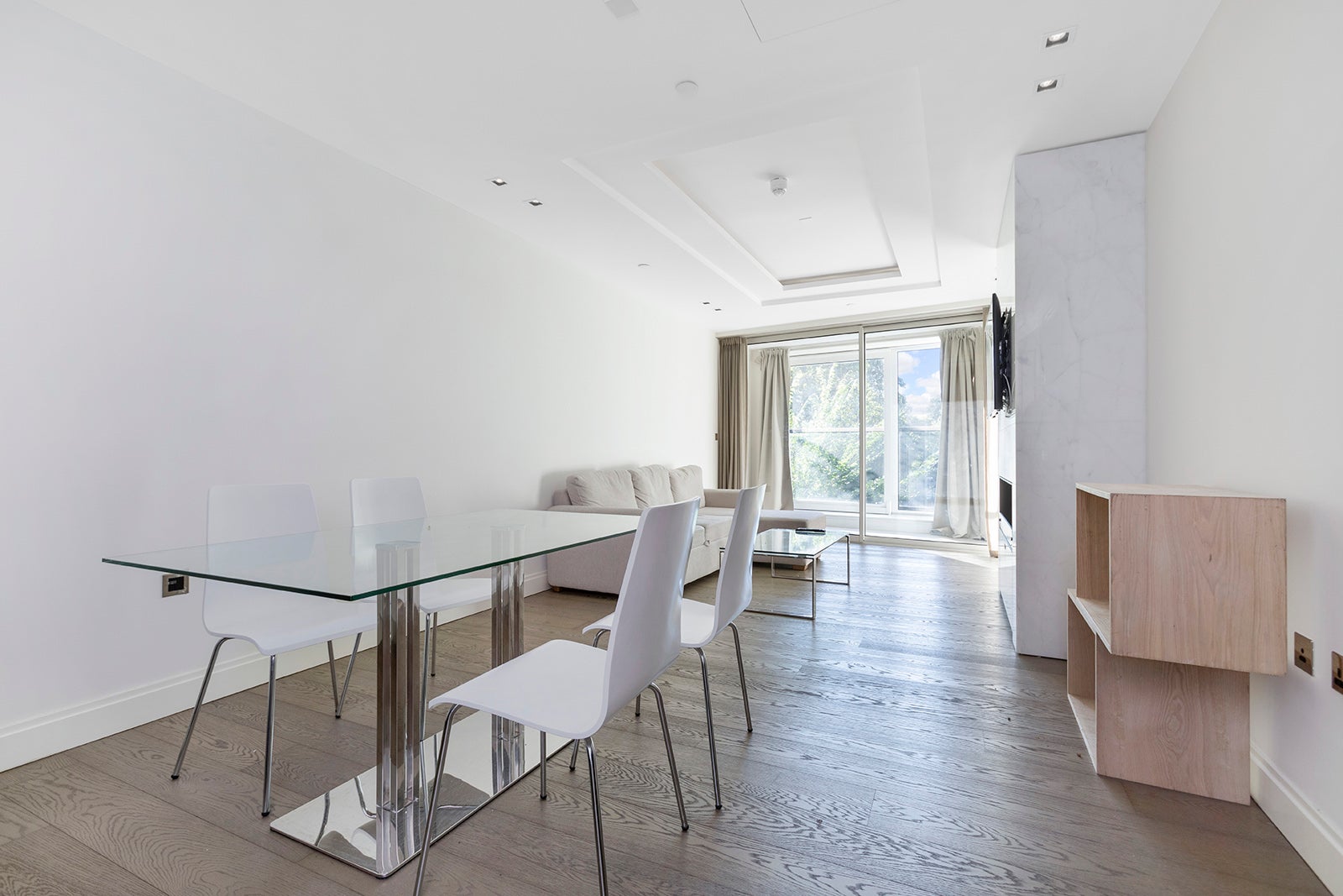 Flat Kensington High Street in Greater London
