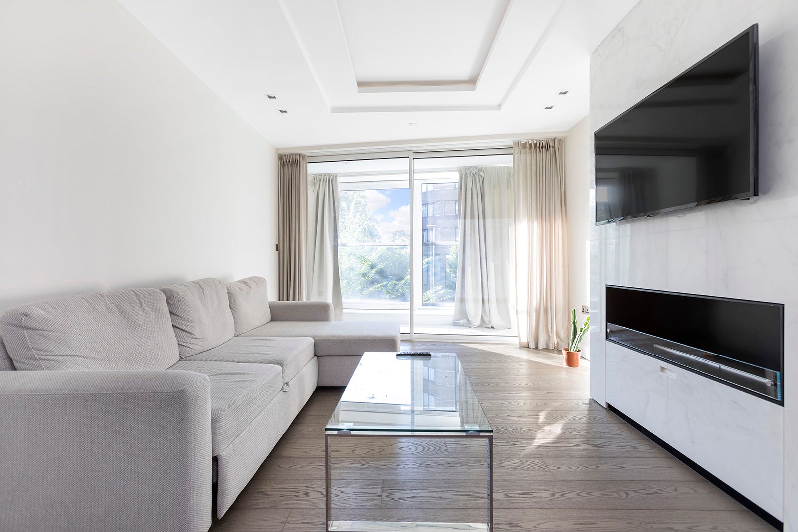 Flat Kensington High Street in Greater London