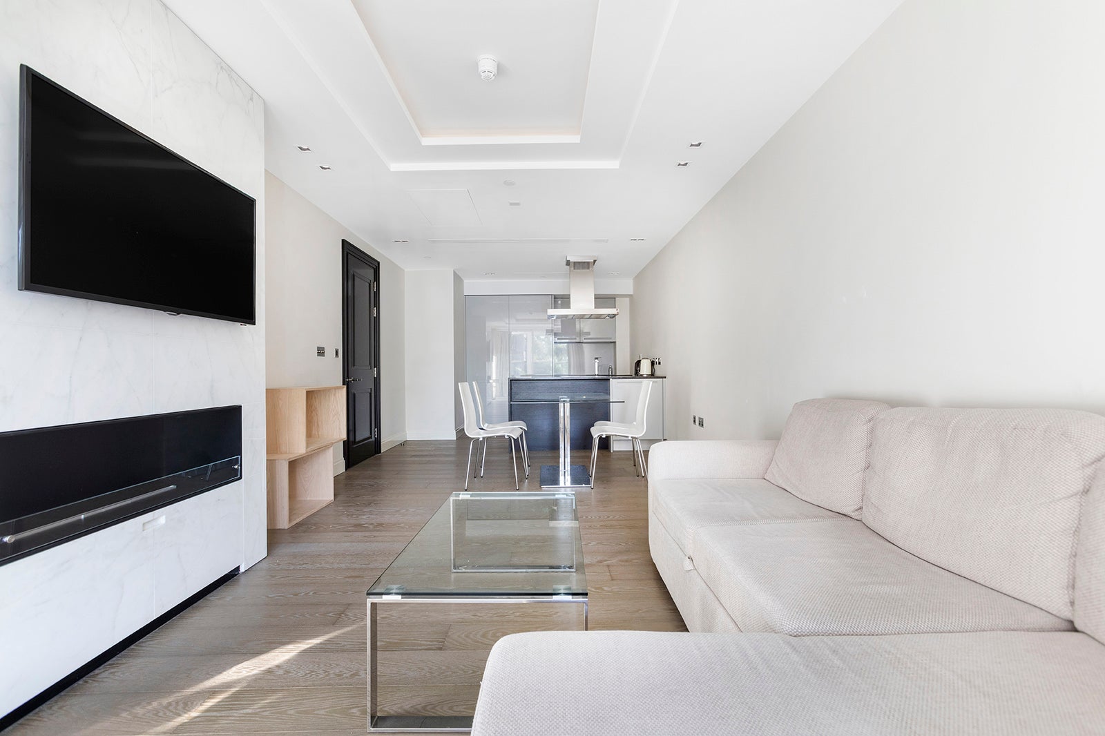 Flat Kensington High Street in Greater London