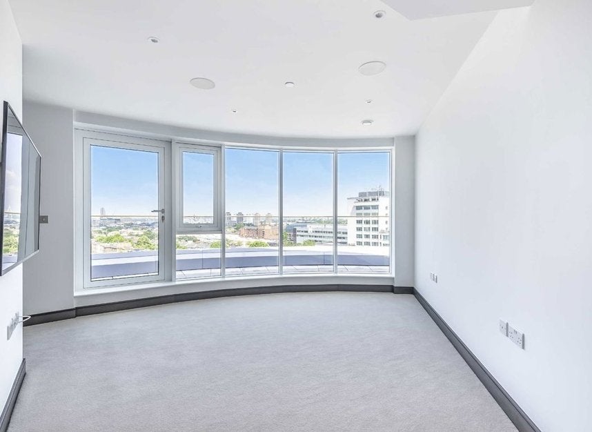 Flat Beadon Road in Greater London