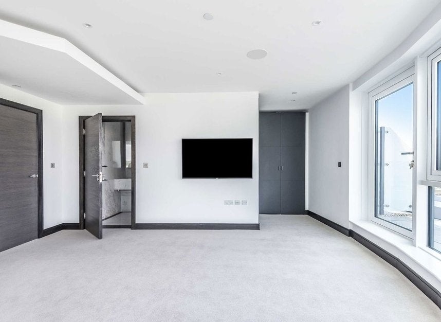 Flat Beadon Road in Greater London