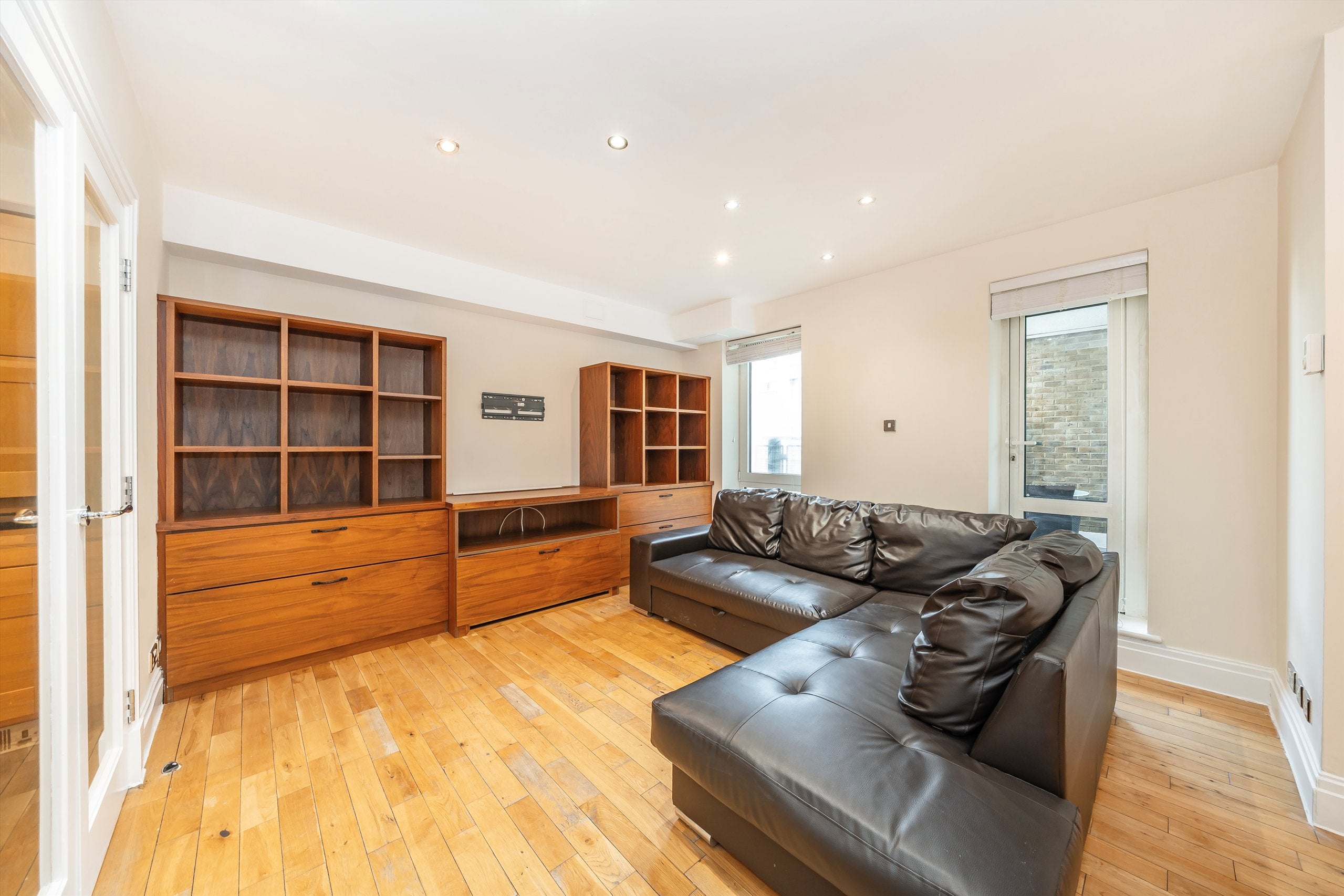Flat Warwick Road in Greater London