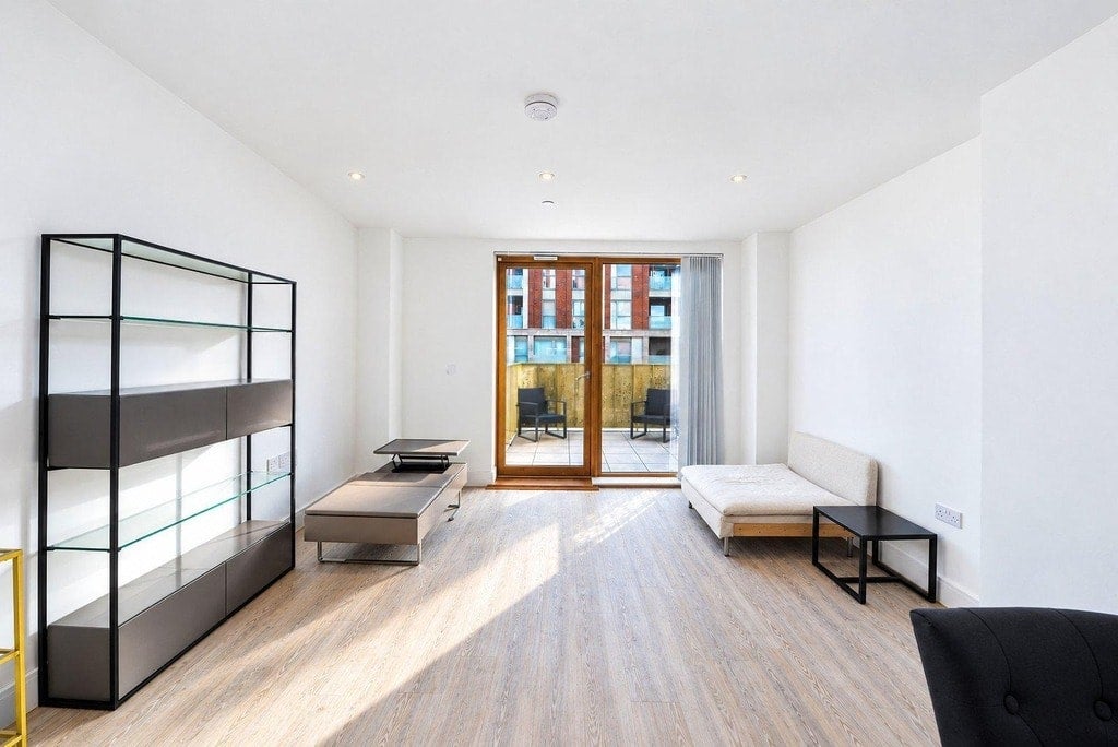 Flat Harrow Manorway in Greater London