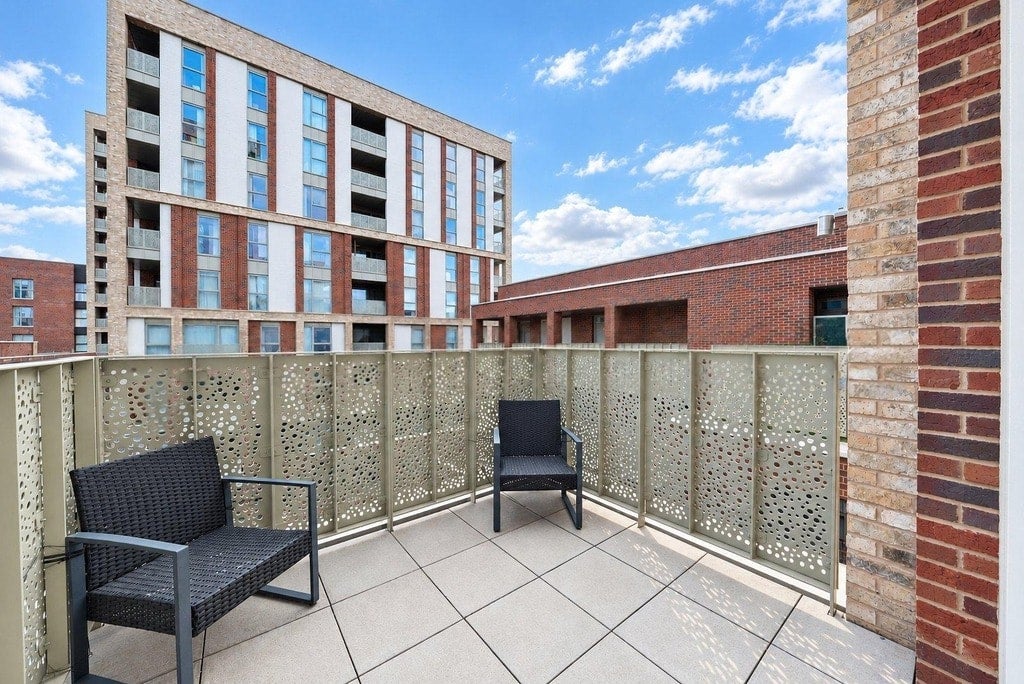 Flat Harrow Manorway in Greater London