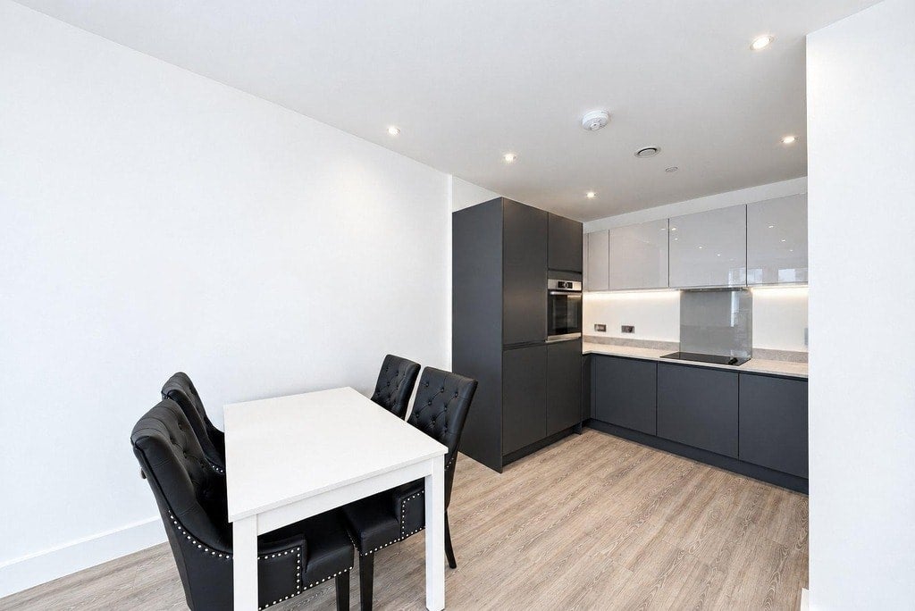 Flat Harrow Manorway in Greater London