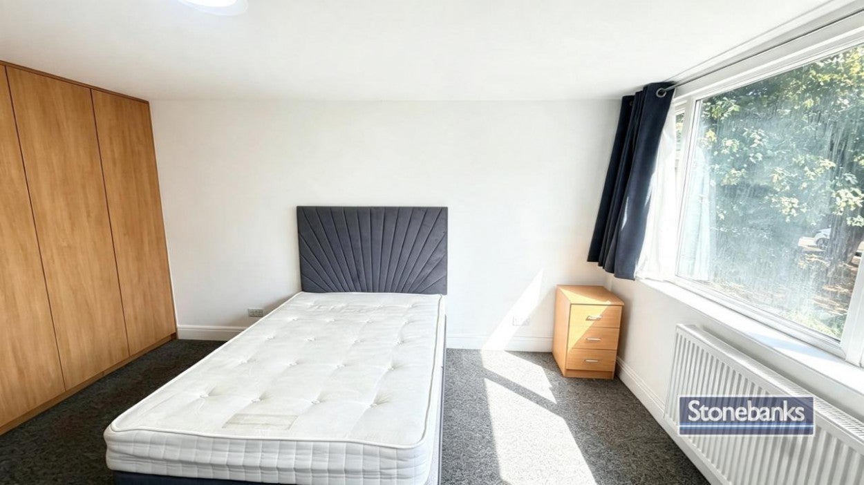 Room Barchester Close in Greater London