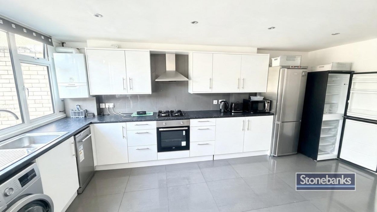Room Barchester Close in Greater London