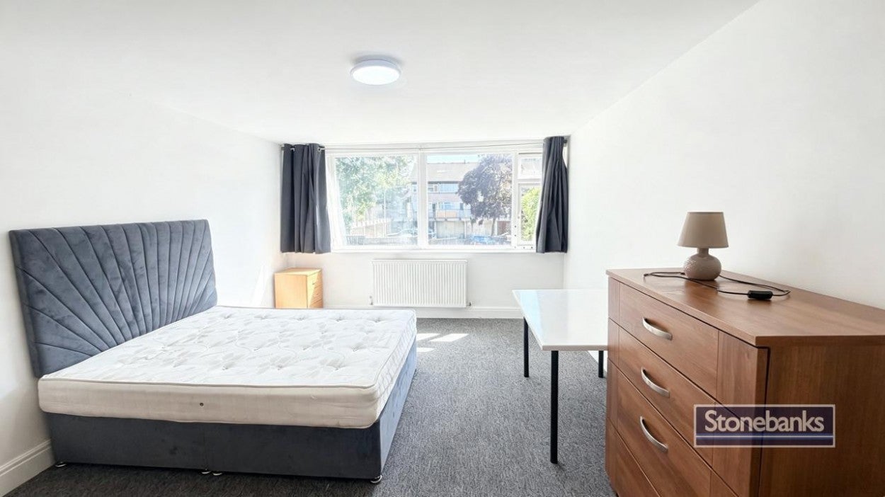 Room Barchester Close in Greater London