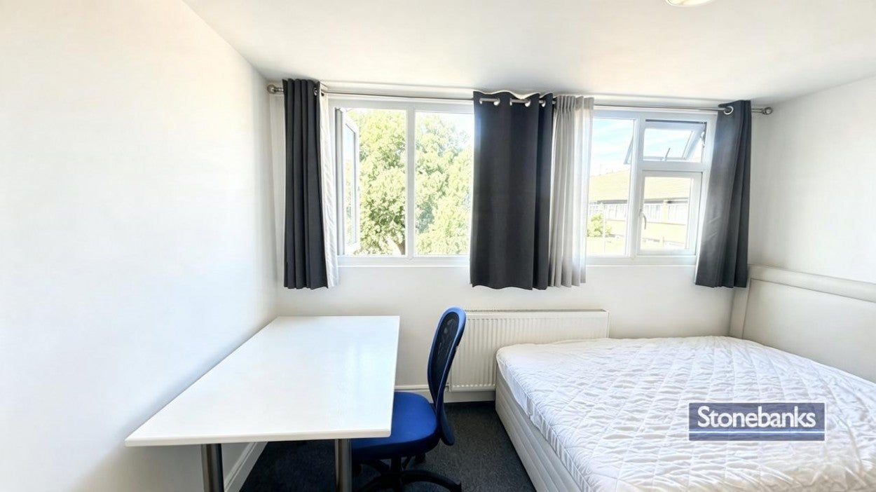 Room Barchester Close in Greater London