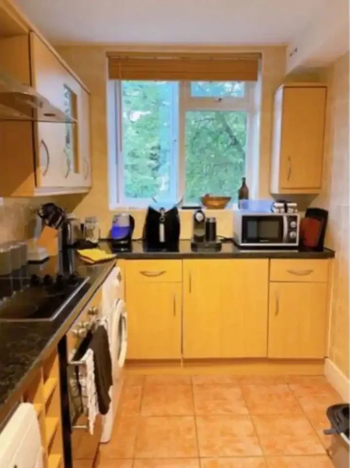 Flat Victoria Drive in Greater London