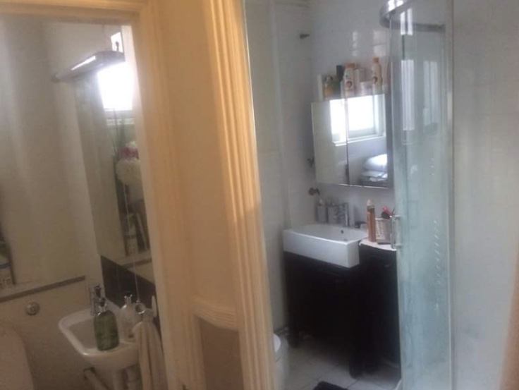 Flat Kelvedon Road in Greater London