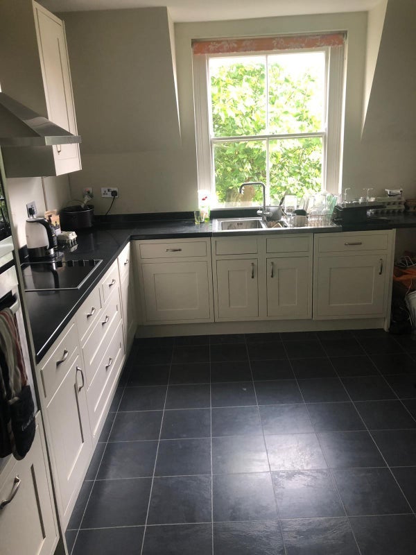 Flat Kelvedon Road in Greater London