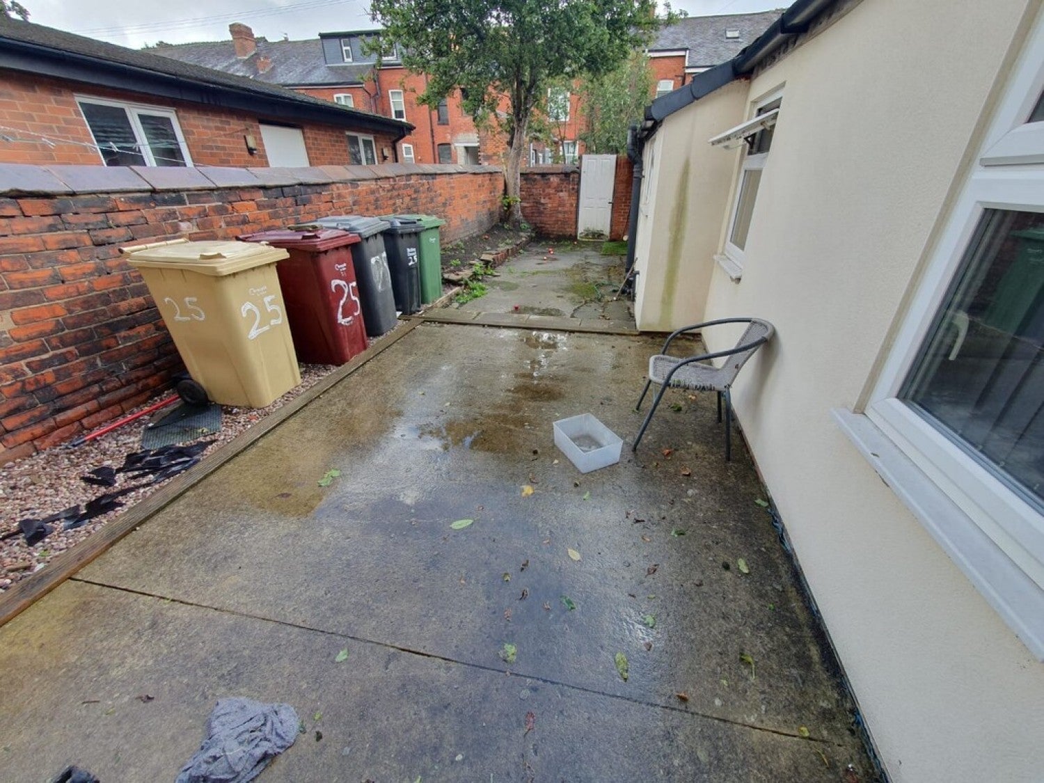 Room Bradford Avenue in Farnworth