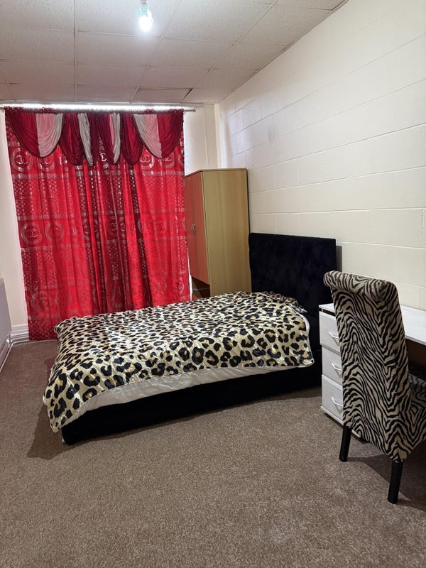 Room Demesne Road in Manchester