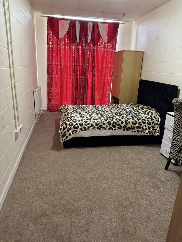 Room Demesne Road in Manchester