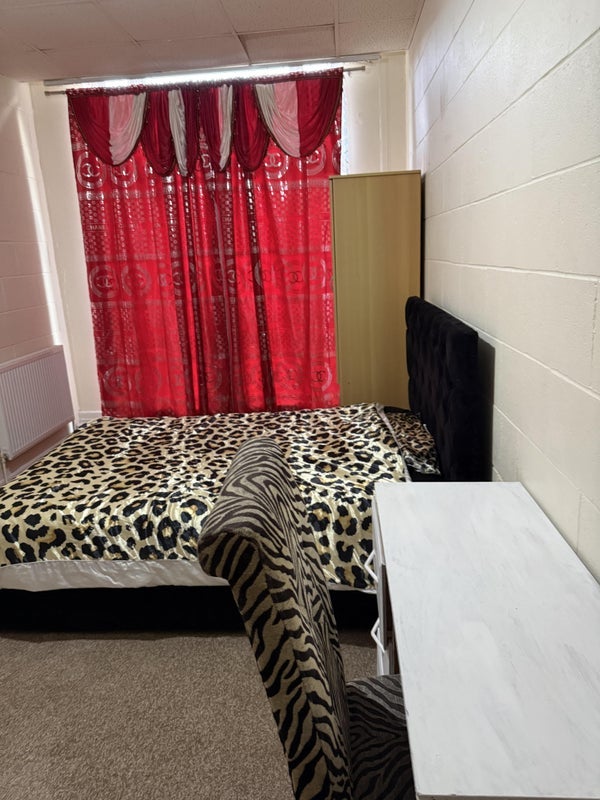 Room Demesne Road in Manchester