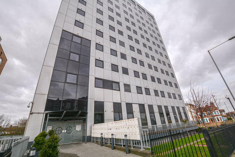 Flat Southchurch Avenue in Southend-on-Sea