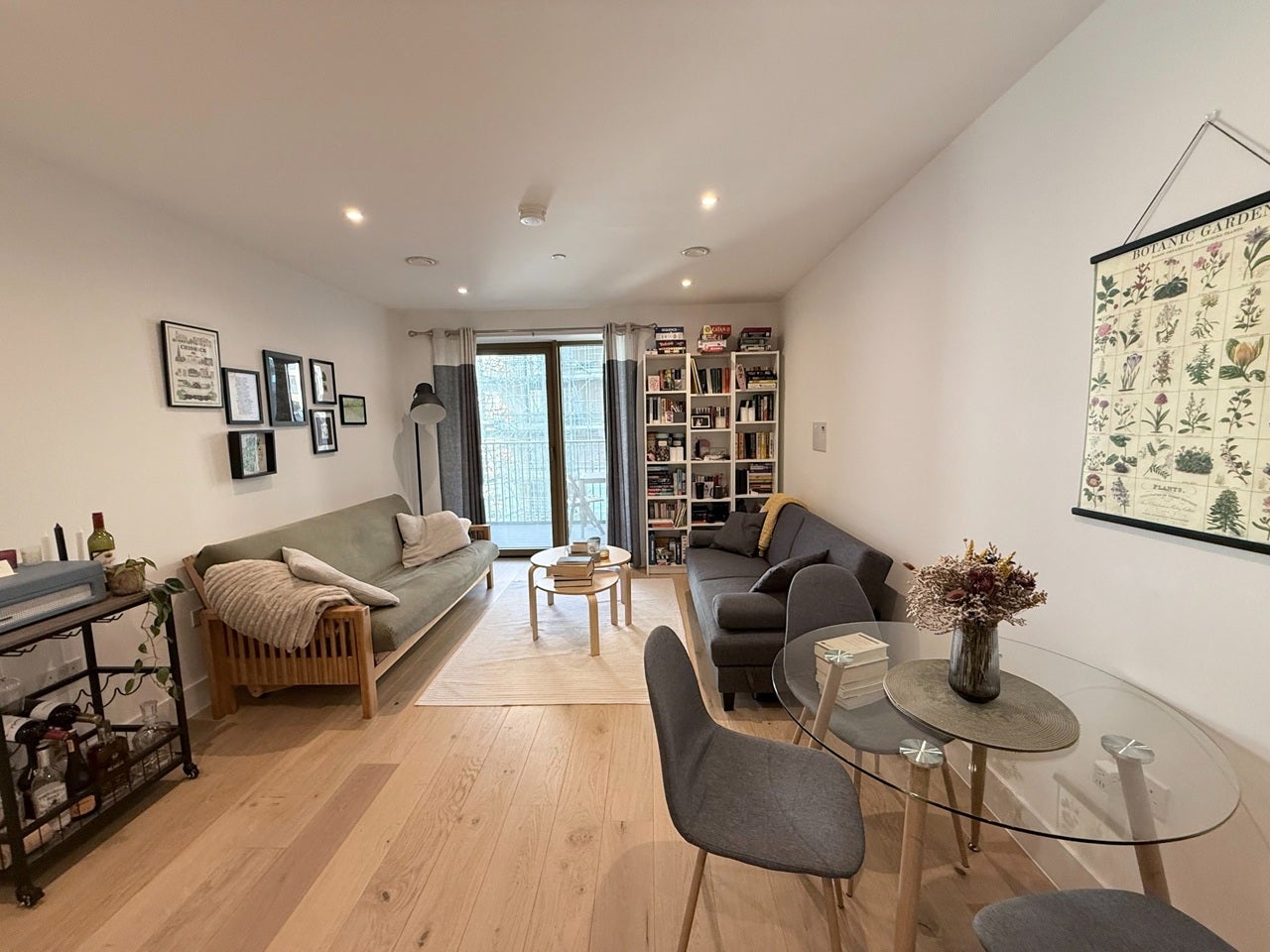 Flat Enfield Road in Greater London
