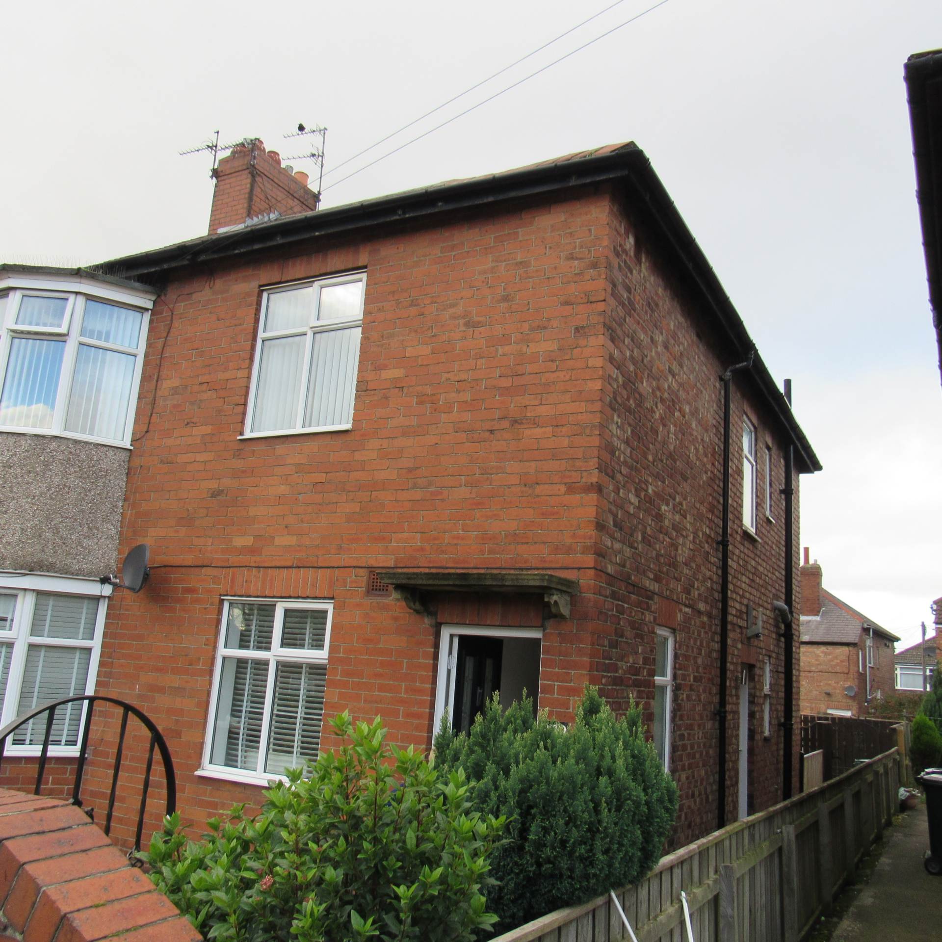 Flat Two Ball Lonnen in Newcastle upon Tyne