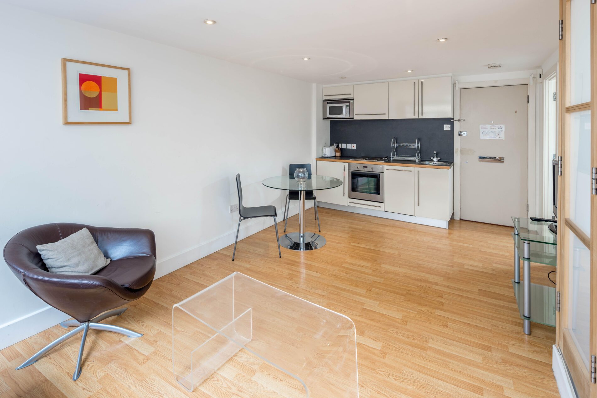 Flat Sloane Avenue in Greater London