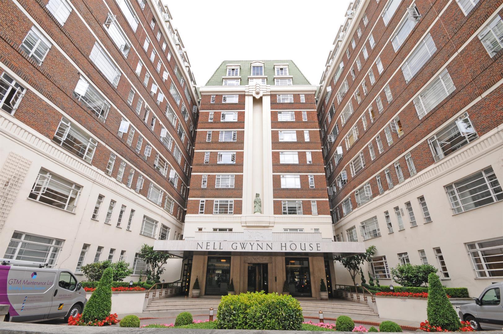 Flat Sloane Avenue in Greater London