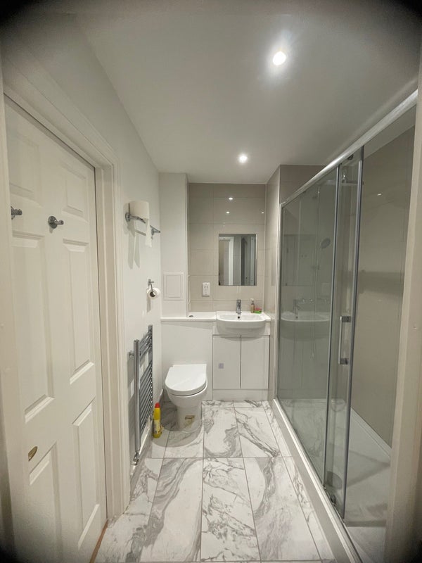 Flat Kelly Avenue in Greater London
