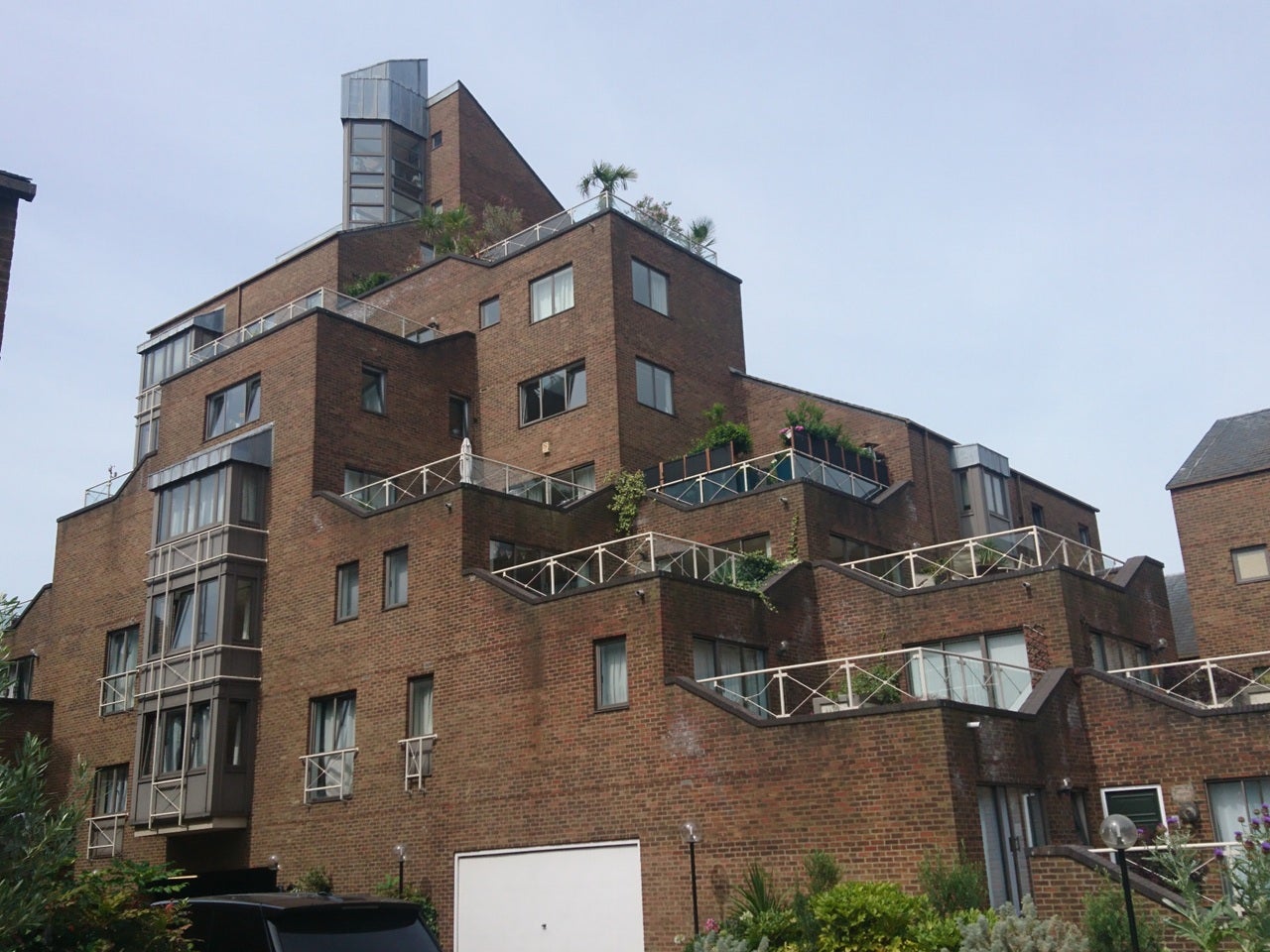Flat Cumberland Mills Square in Greater London