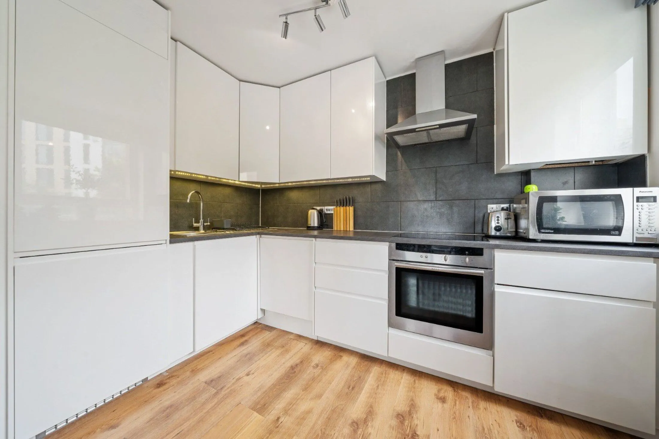 Flat Stockwell Road in Greater London